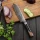 "ONYX" Santoku Chefmesser Damastmesser mit 67 Lagen 17,7 cm lange Klinge Griff aus Ahorn-Wurzelholz mit Verbundharz