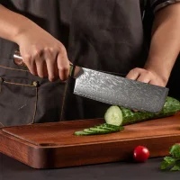 "ONYX" Nakiri Gemüsemesser Damastmesser mit 67 Lagen 17,7 cm lange Klinge Griff aus Ahorn-Wurzelholz mit Verbundharz